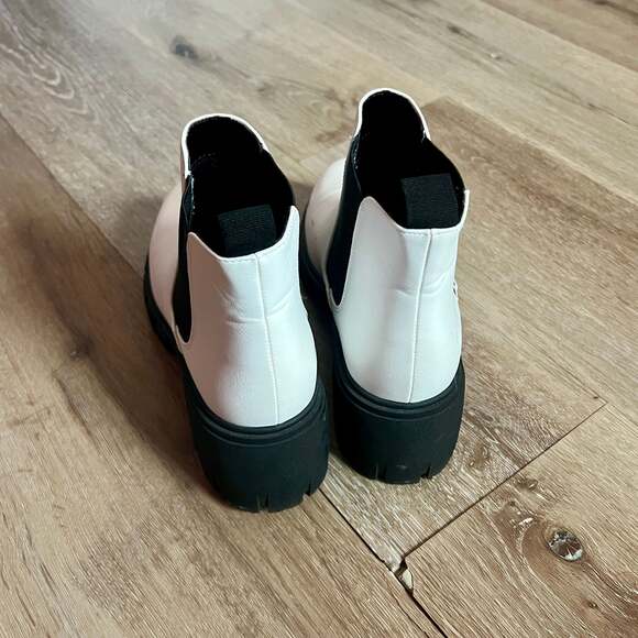 Soda Women's White Faux Leather Round Toe Chelsea High Top Platform Ankle Boot - Picture 4 of 4